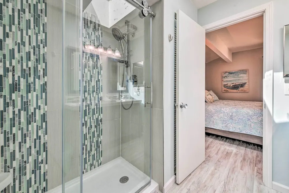 Canal-front Gem w/ Pool & Hot Tub in Anna Maria