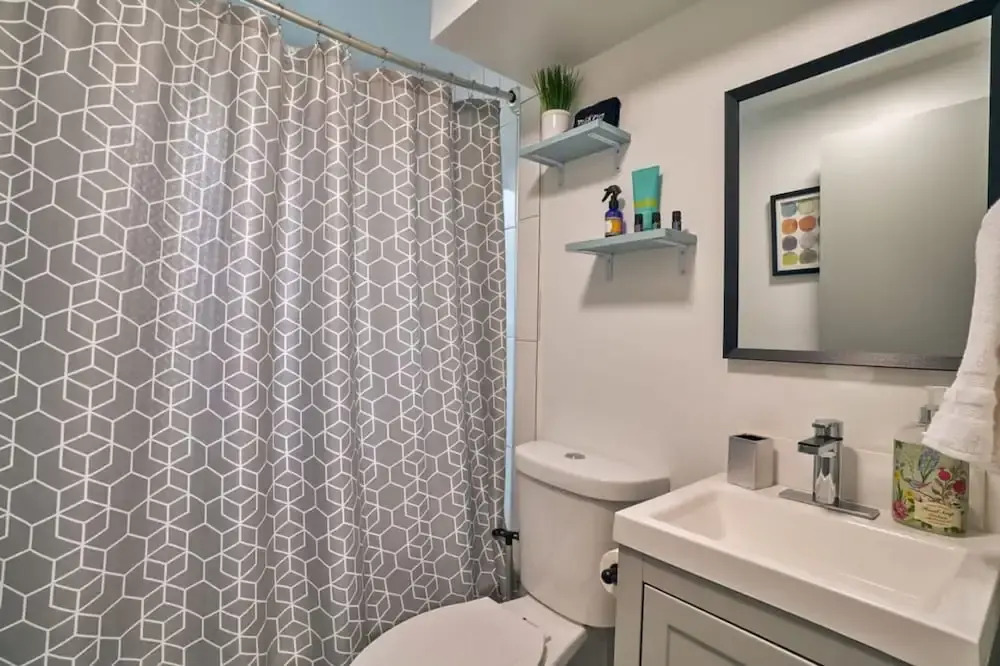 Convenient 2BR Apt w Parking Near Downtown SLC