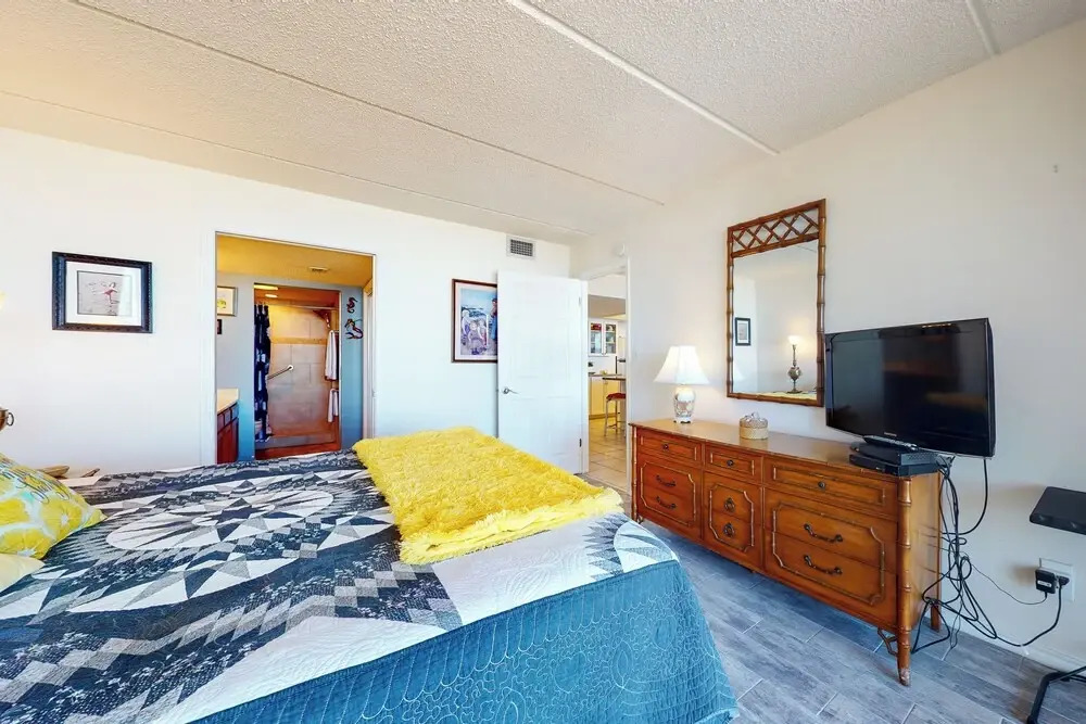 3BR Gulf-view Suite w/ Pools, Gym & Tennis