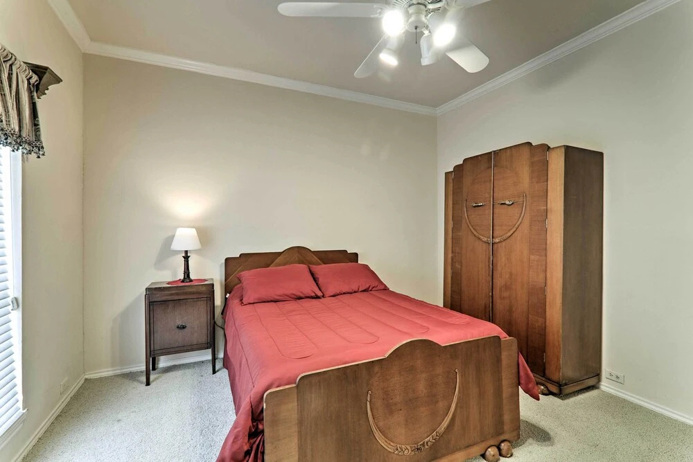 Private Pool: Lakefront Harlingen Home