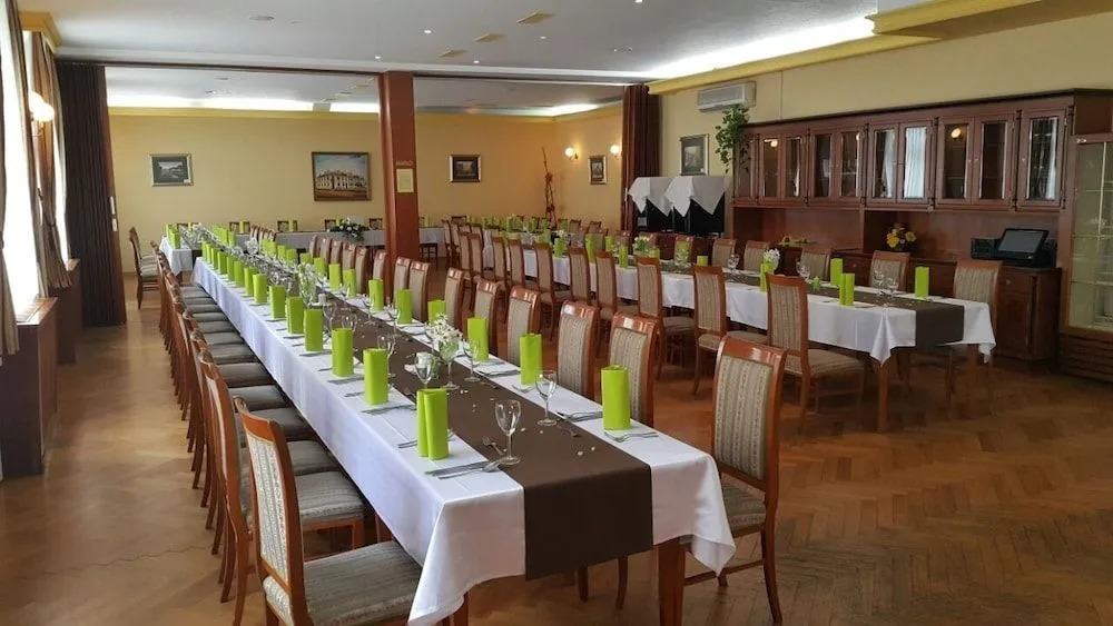 Hotel Zvezda