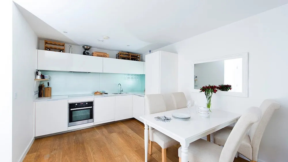 Contemporary 2br Apartment in East Putney