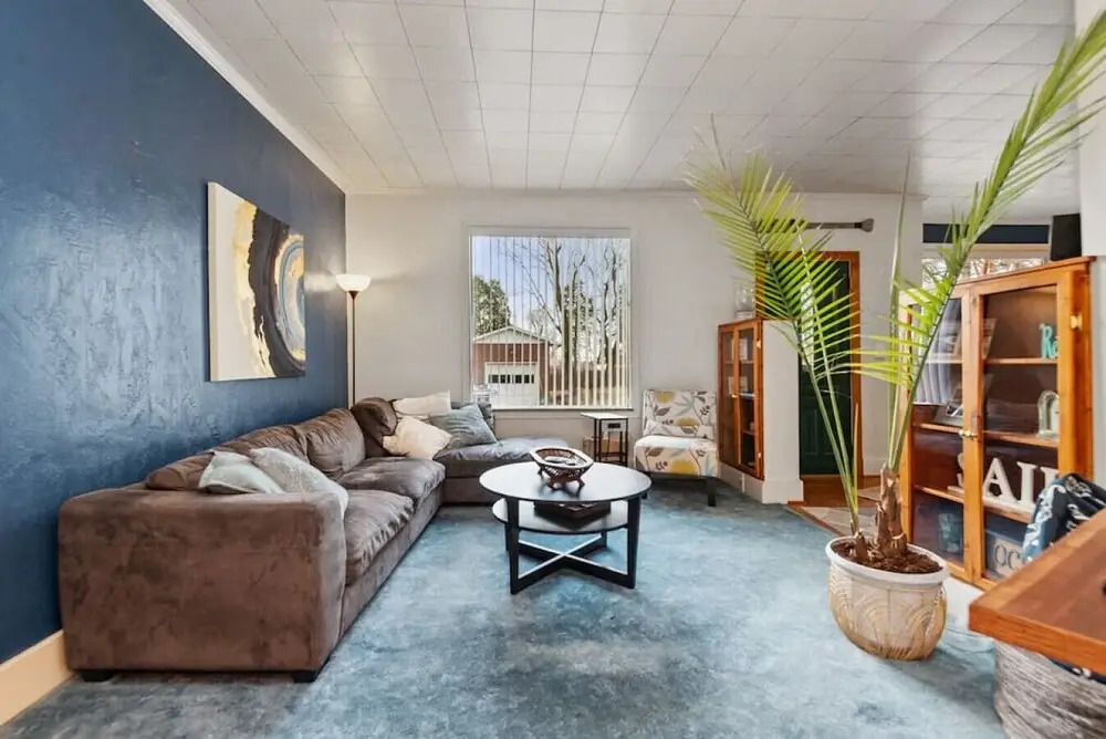 4BR Chalet with Seasonal Pool Hot Tub