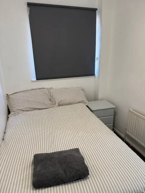 Close London City Airport- Petok - Free Parking