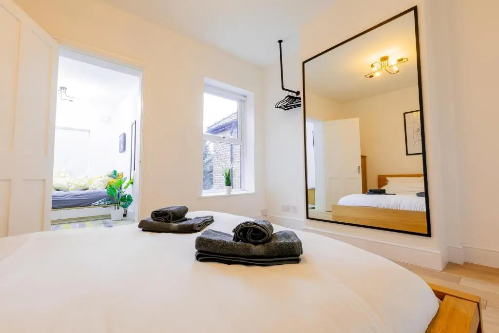 Stunning City Centre House With Hot Tub & Cinema Room