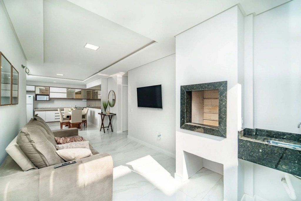 Lindo Apartamento com 2 suítes e piscina em Bombas 705