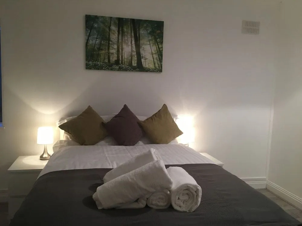Kingswood Apartment