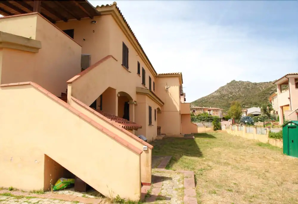 San Teodoro Lu Fraili Apartments