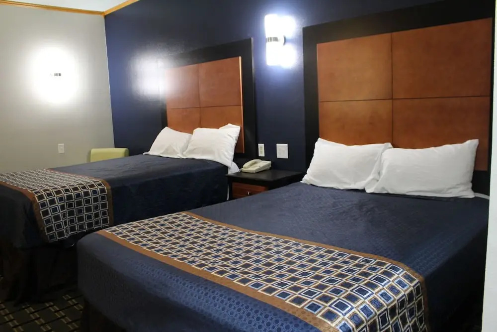 Home Gate Inn & Suites