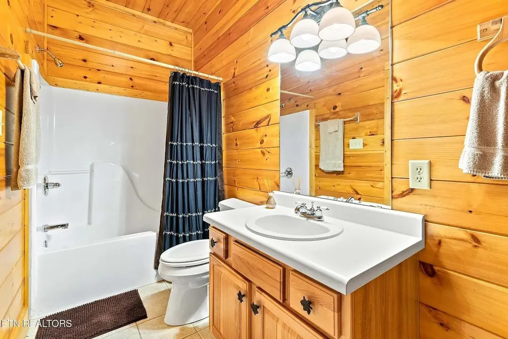 Along the Trail Cabin With Hot Tub Pool Pond Game Room