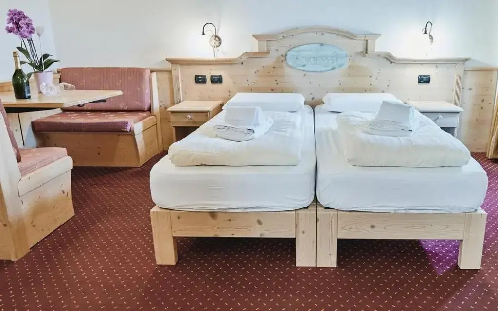 Hotel 2000