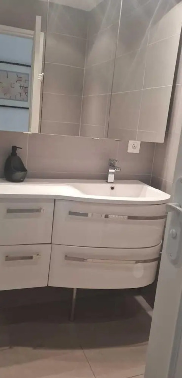 2 Bedrooms behind to the hotel Martinez