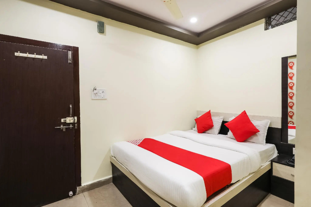 OYO 66811 Hotel Nahta Palace