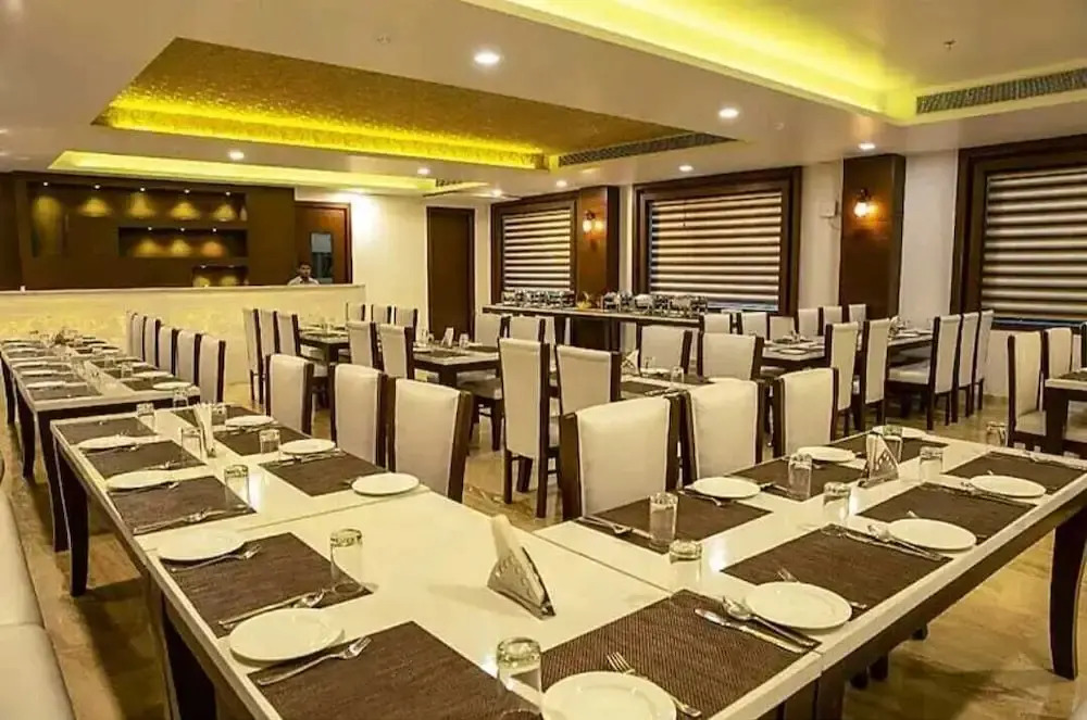Goyal Hoteliers - Hotel The Agra Grande