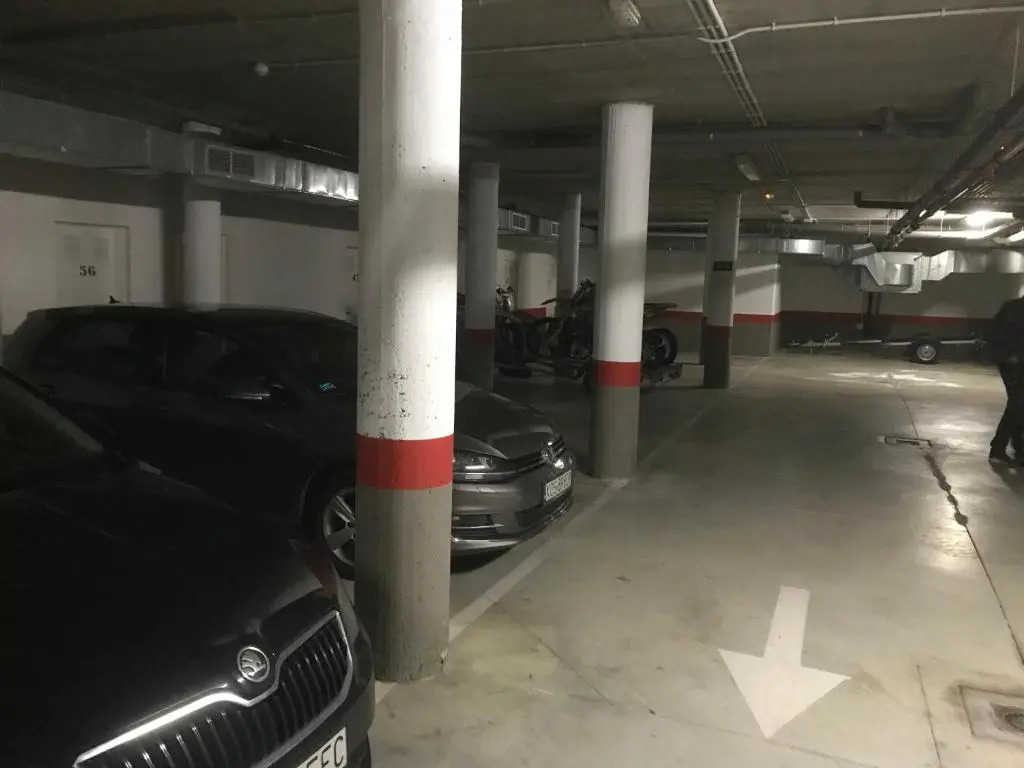Seaview Luxury Penthouse Apartment 24 hour security and Underground Parking