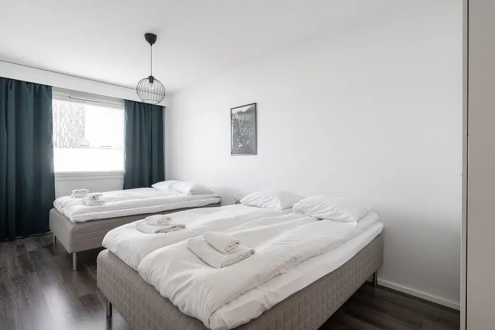 1BR next to Railway Station & Nokia Arena