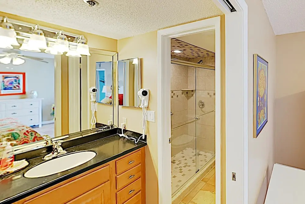 Gulf-view Corner - Balcony, Pools & Hot Tubs 3 Bedroom Condo