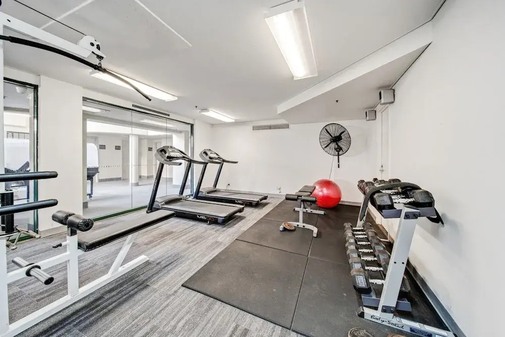 Central 2-bed Apartment With Pool, Gym and Spa