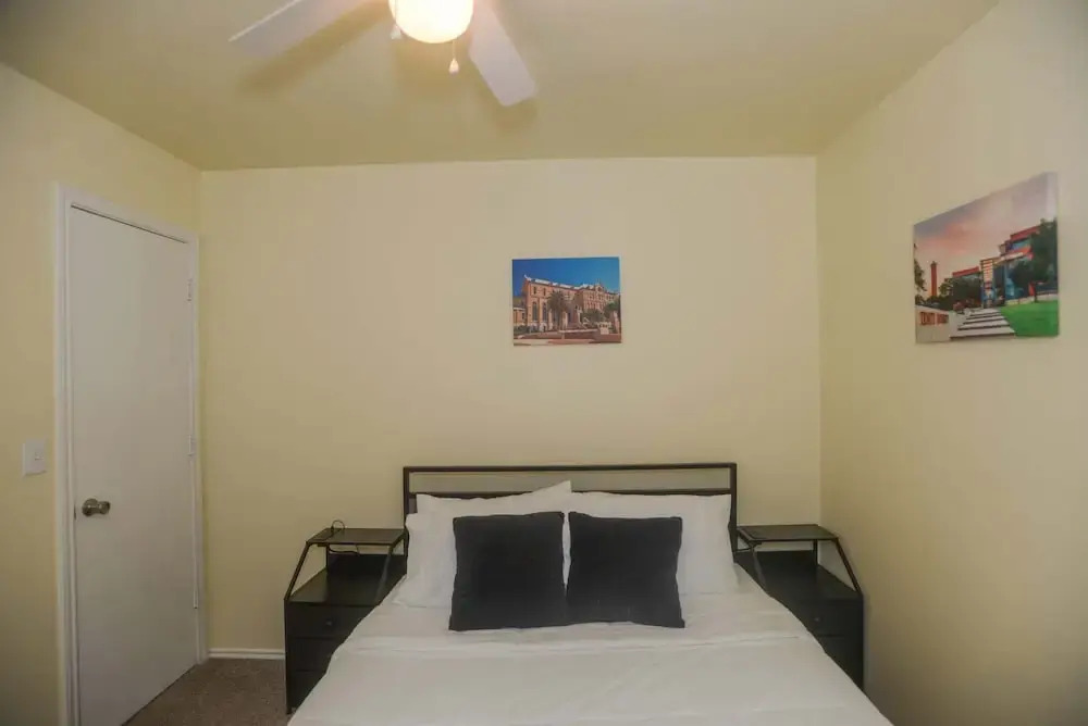 The San Antone Home for 6