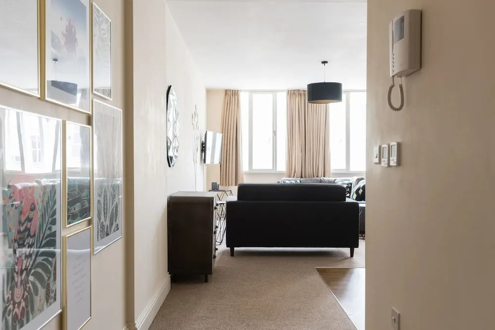 The Broadmead Jungle - Lovely & Central 3BDR Apartments	