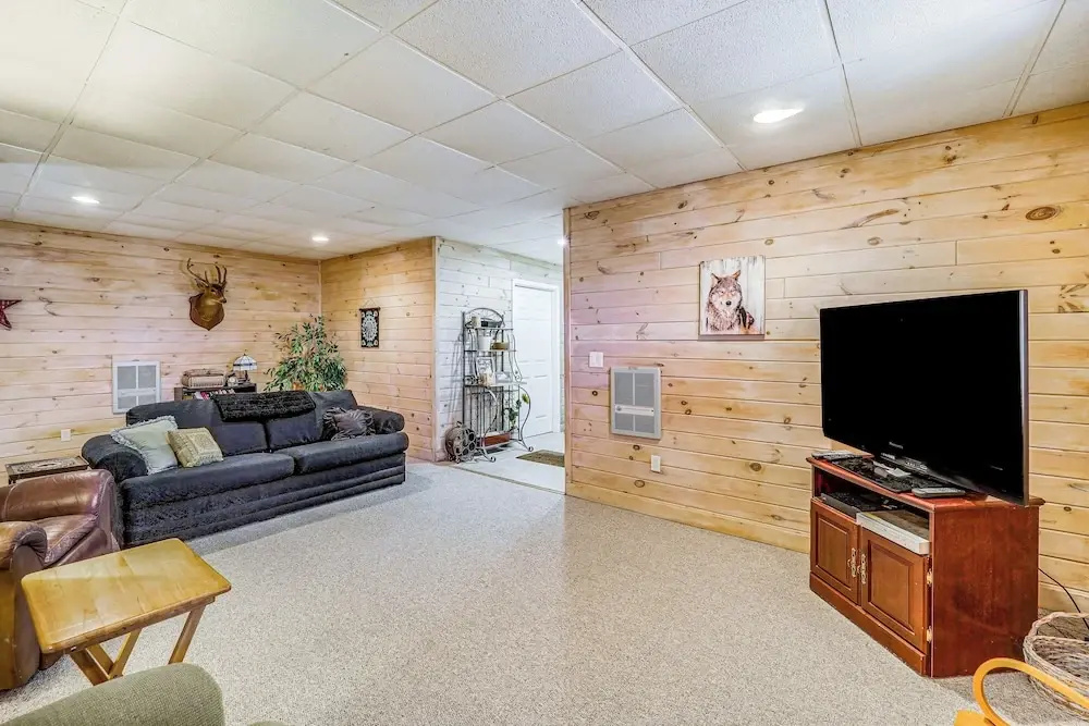 1 Mi to Beech Mtn Skiing: Family Cabin w/ Fire Pit