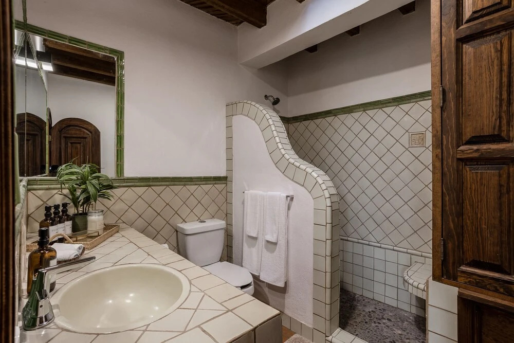 3BR Home with Rooftop & Garage in Centro
