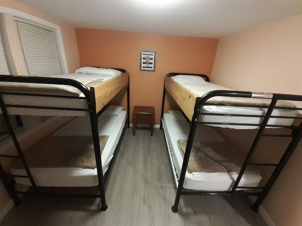 Atlantic Breeze Motel & Apartments