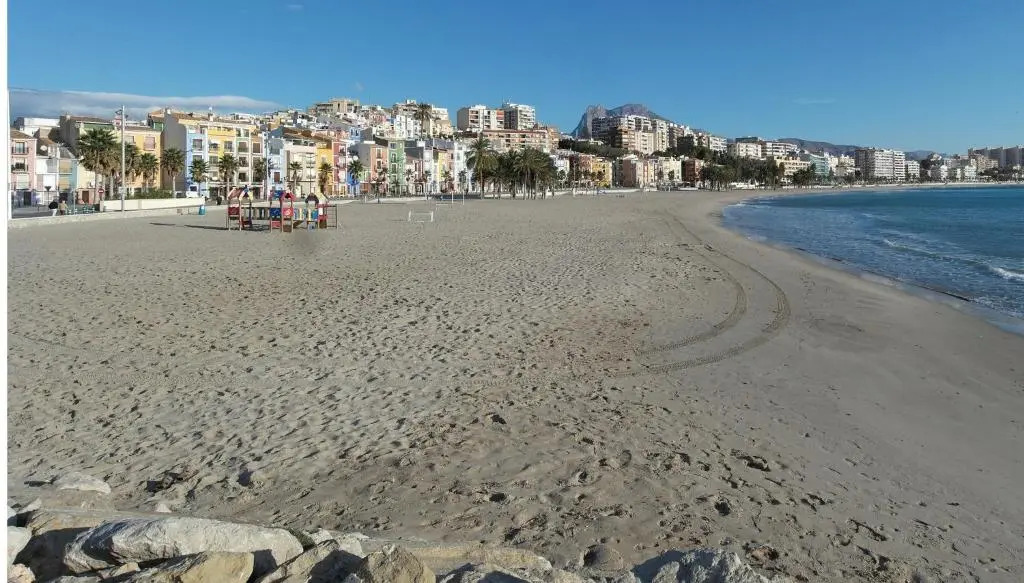 AR28-2, Bonito apartamento en primera línea