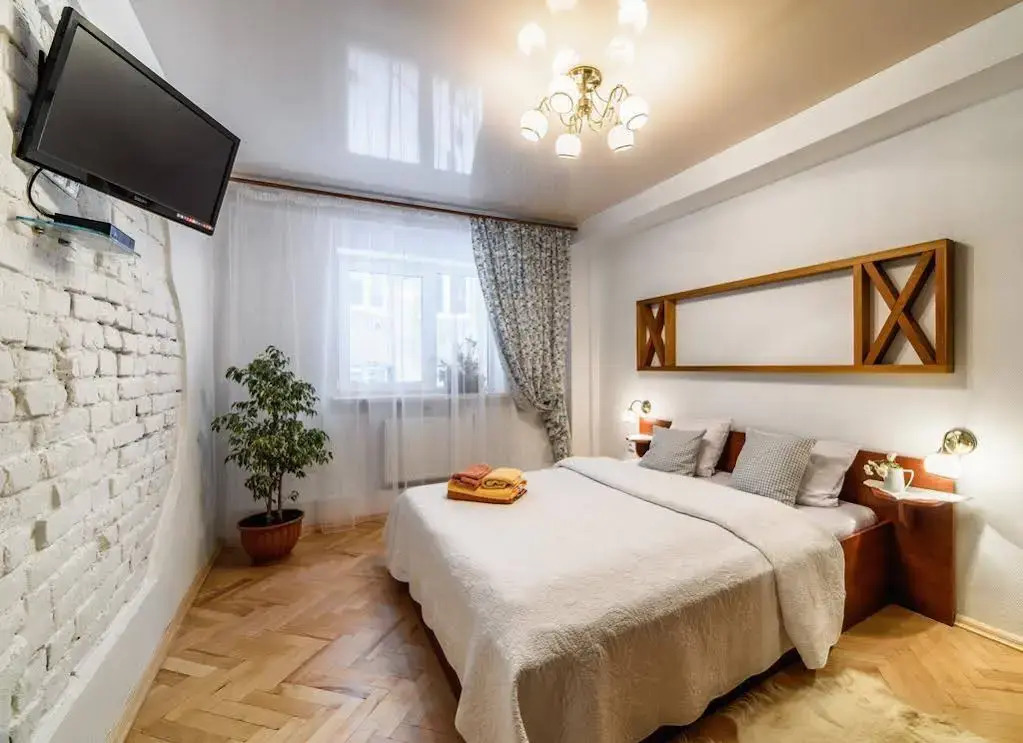 5 LVIV -APART дві кім ізольовані і кухня- студія з балконом тиха центр