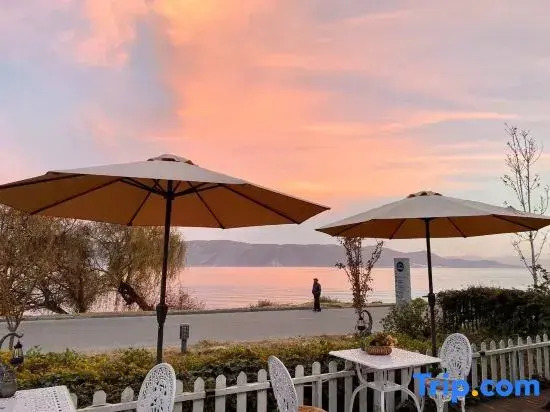 Xiyu Lake-view Hostel