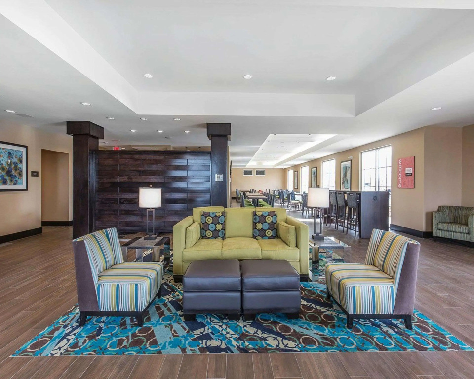 Comfort Inn & Suites Airport North