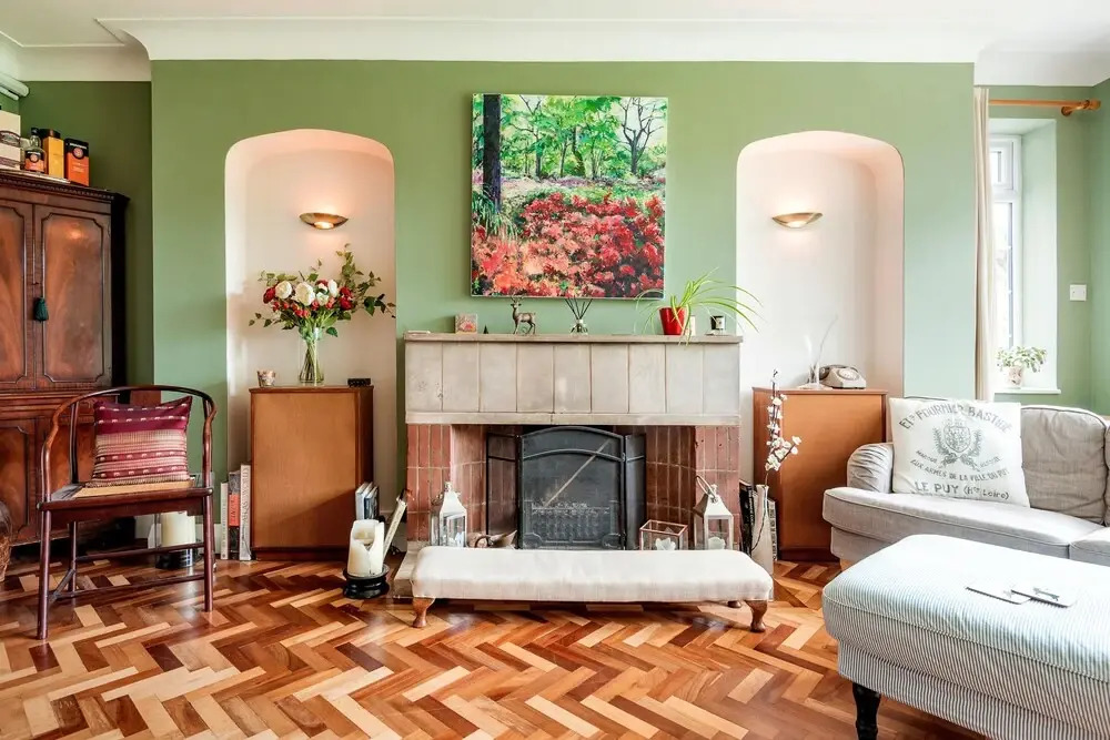 Majestic Home With Beautiful Garden in North West London by Underthedoormat
