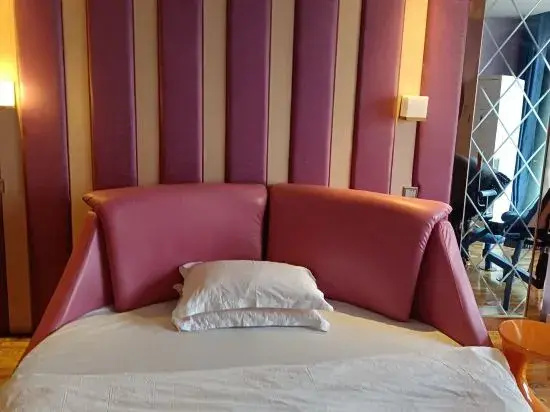 Yunwu Theme Apartment (Xinxiang Huazhong Branch)