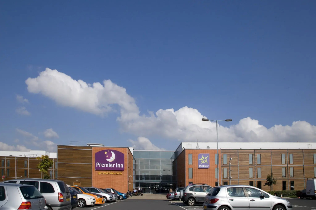 Premier Inn Heathrow Airport T2 & T3 (Bath Road)