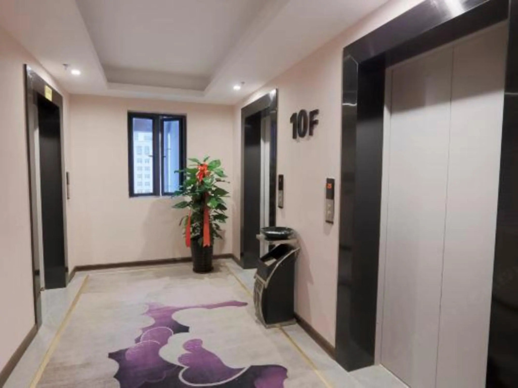 Fangchenggang Jingcheng Yijing Hotel
