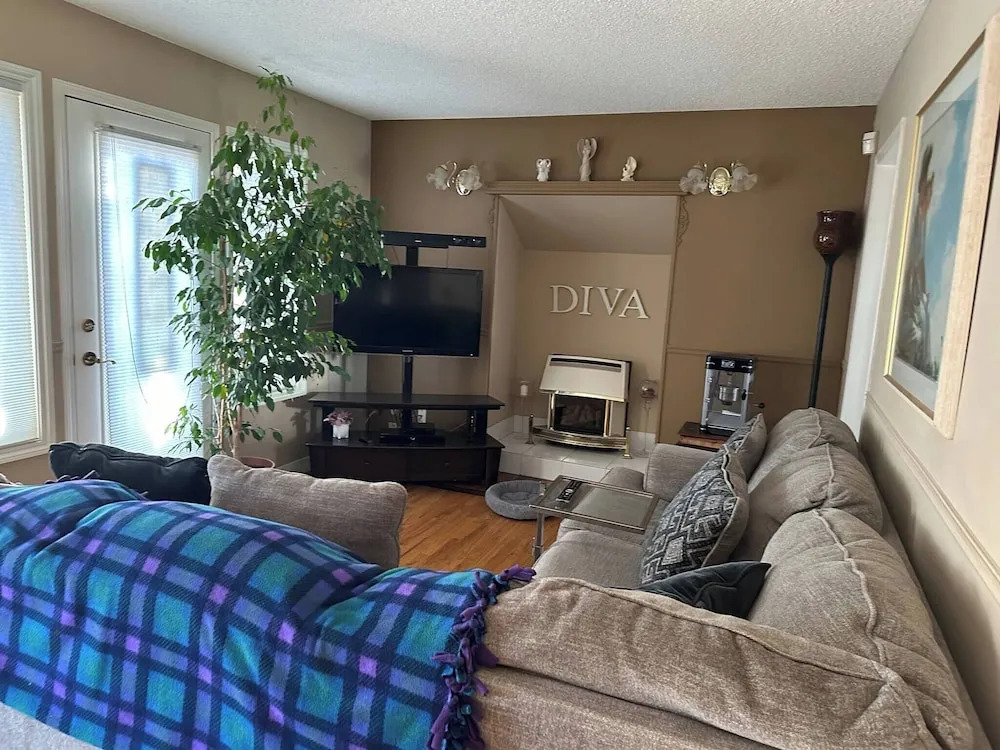 Charming Victorian Home in Okotoks Elegant Comfort & Modern Convenience