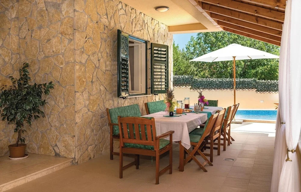 Four-Bedroom Holiday Home In Brodarica