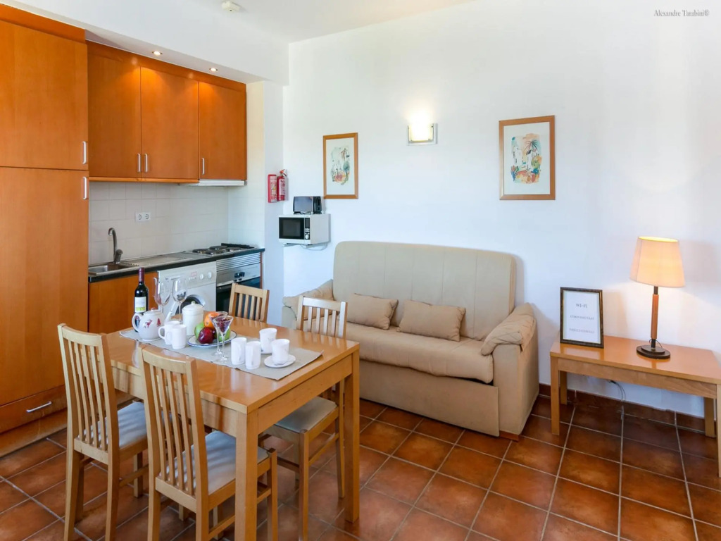 A22 - Mountain View & Seabreeze Apartment