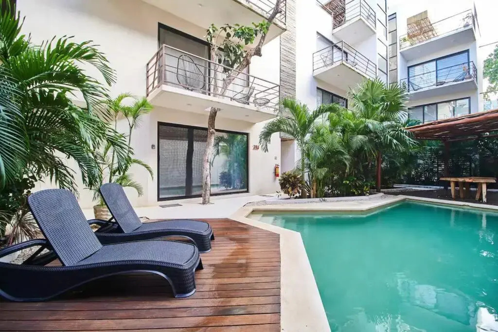 Saskab 10 Lovely 2BR PH, minutes from the sea & downtown!