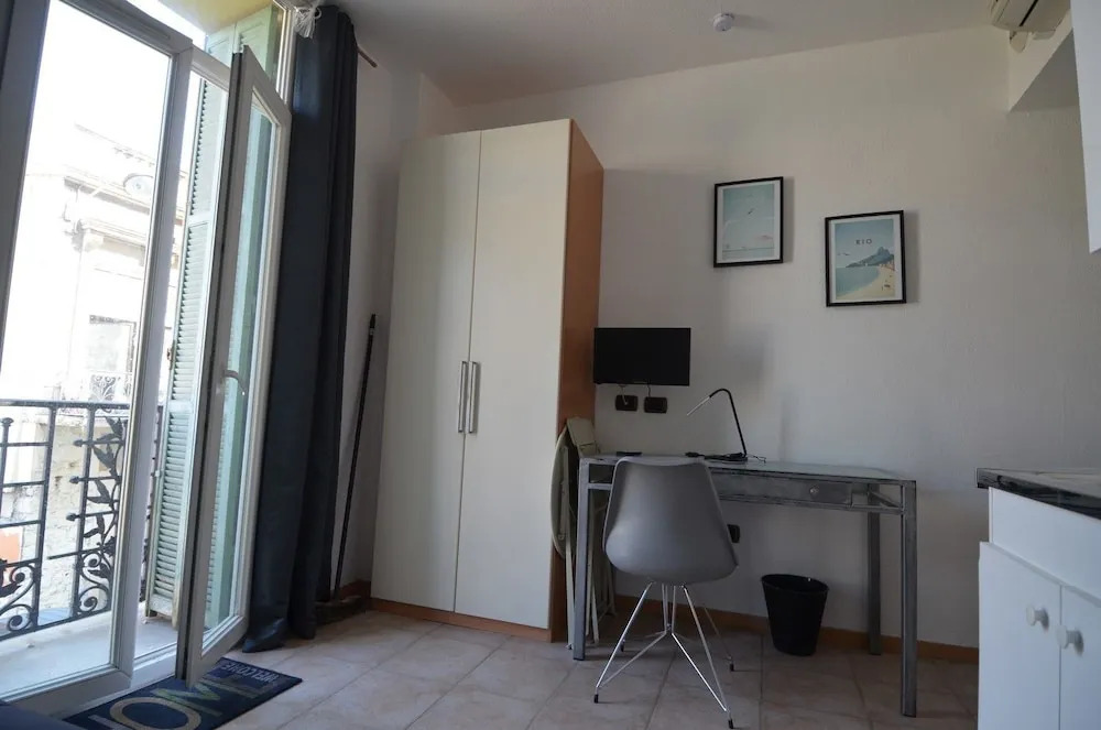 Studio in front of main train station in Nice near tramway
