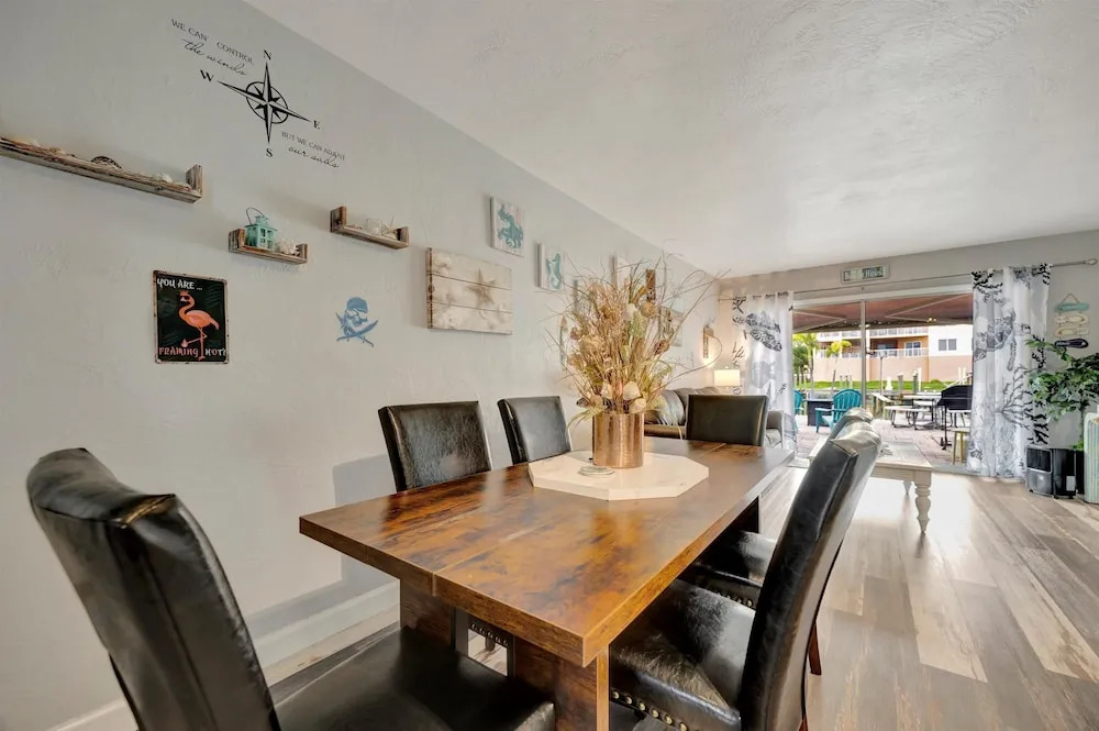 Dolphin Suite 2B Pet Friendly Waterfront Dock