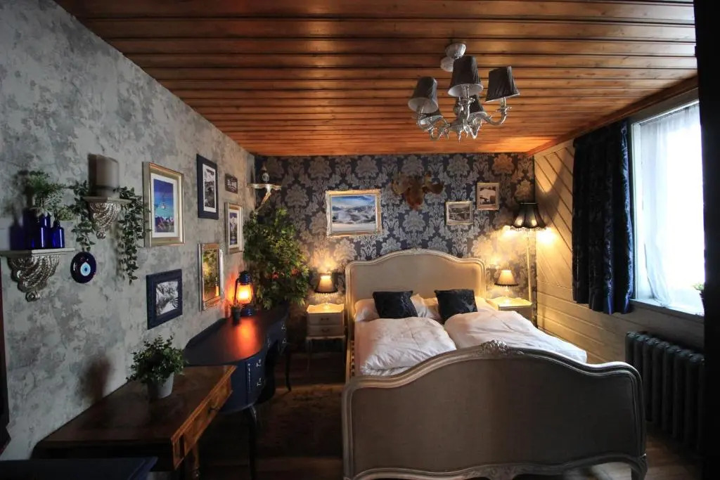 Maisalm, Apt 4