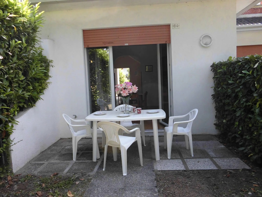 Terraced house with private garden