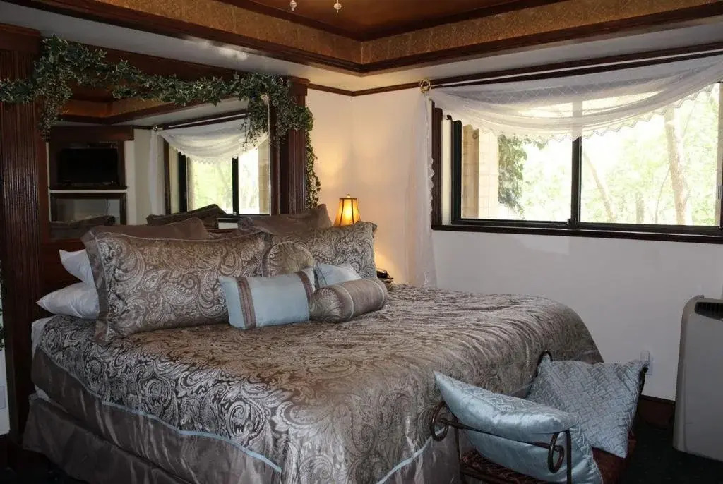Castle Creek Inn