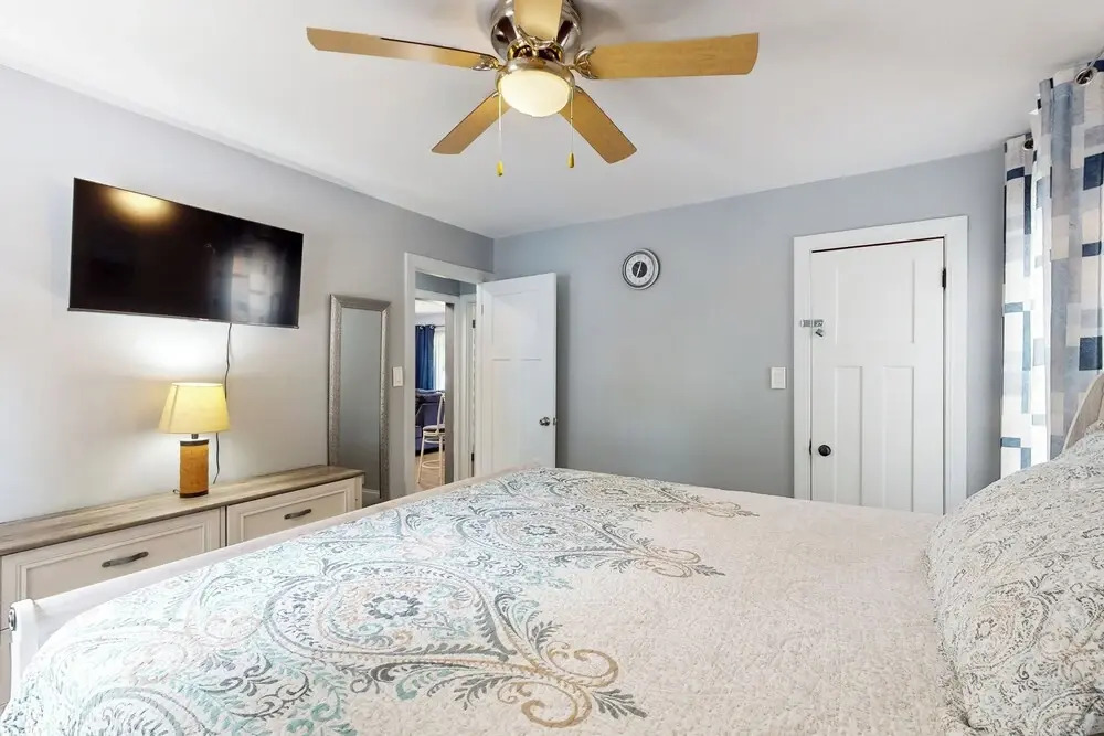 2 Mi to Beach! Hot Tub Haven in Michigan City