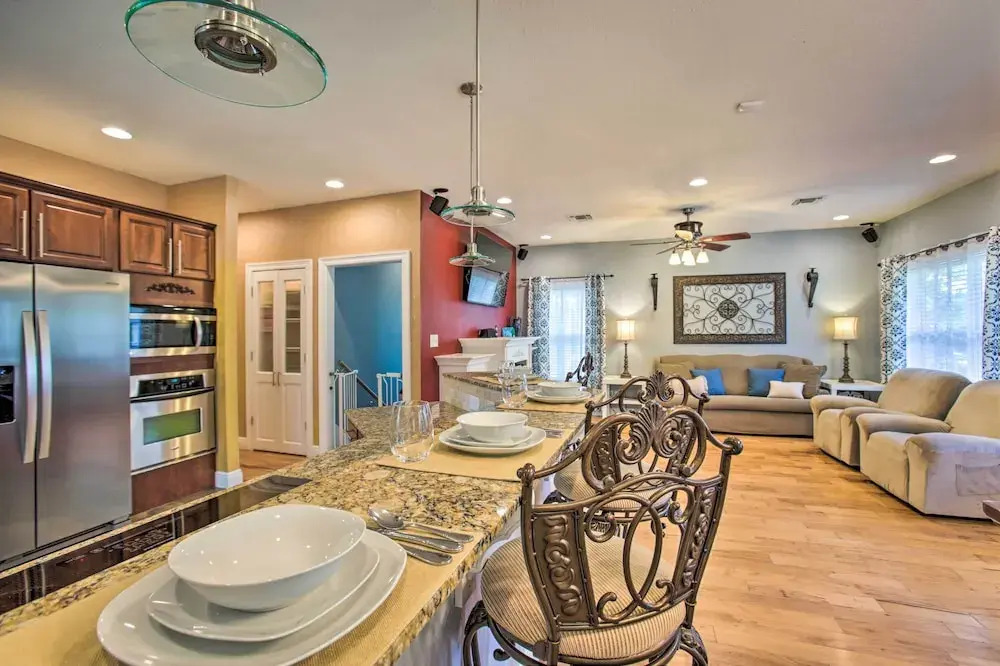 Waveland Family House, 4-minute Drive to the Beach