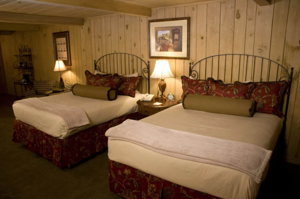 Pine Needles Lodge