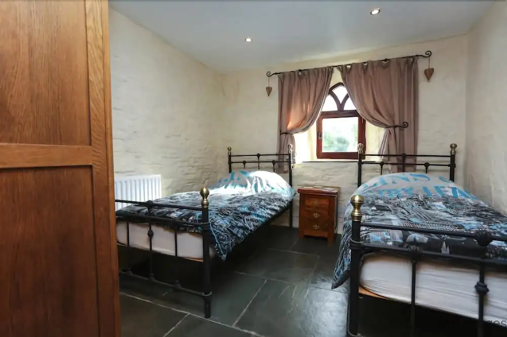 SAUNTON GRANGE 7 Bedrooms