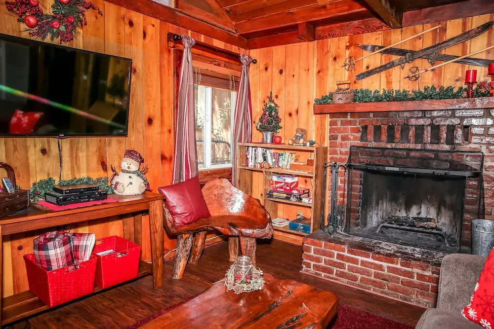 Little Bear Hug - 1 Br home by RedAwning
