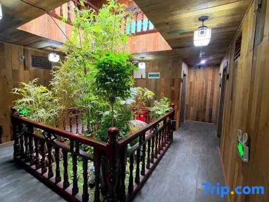 Phoenix Ancient City Biancheng Meet Inn